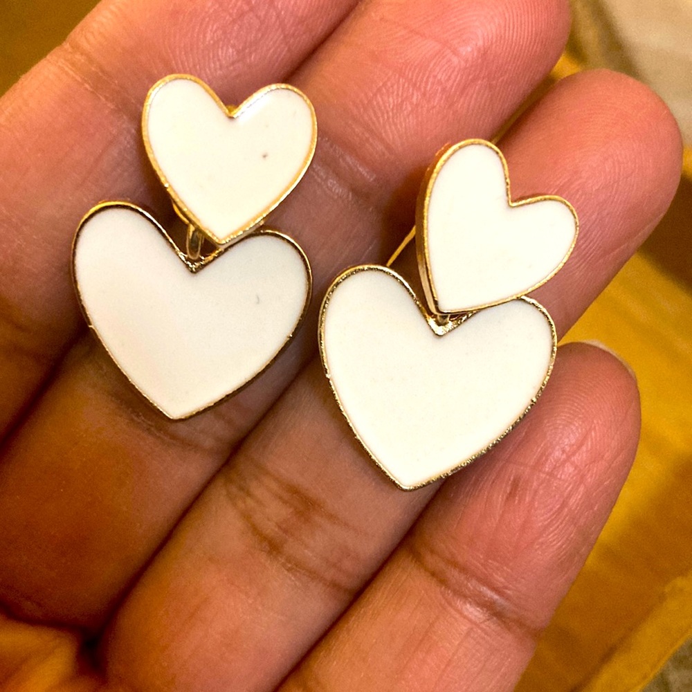 ❤️ White heart earrings ❤️